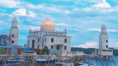 Photo of Masjid Terapung Selambai Disenggol Kapal, Faisal Minta Pemkot Pasang Pengaman