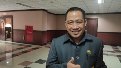 Photo of Sarkowi Minta PU Turun Tangan Akibat, Warga Tenggarong Ancam Portal Jalan