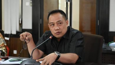 Photo of Sarkowi Sayangkan Ketidakhadiran Gubernur saat Sahkan APBD Perubahan 2022