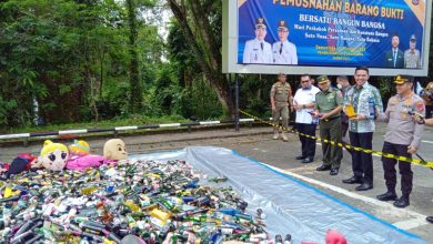 Photo of Musnahkan 2.113 Miras dan Kostum Badut, Wali Kota Harap Bisa Menjadi Syok Terapi Bagi Pelaku