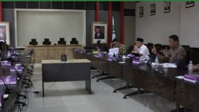 Photo of Bapemperda DPRD Kaltim Terima Usulan Pembentukan Perda Desa Adat dari Dosen Hukum Unmul