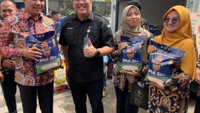 Photo of Pemkot Salurkan 120 Ton Beras ke 59 Kelurahan