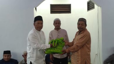 Photo of Ketua DPRD Samarinda Hadiri Bukber dan Bagi Sembako Hipma Busel