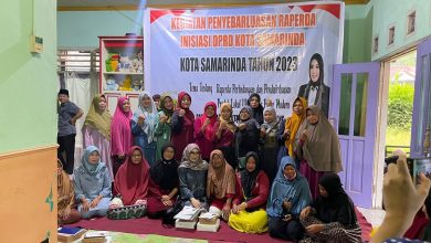 Photo of Sambangi Warga Lempake, Shania Sebarluaskan Raperda