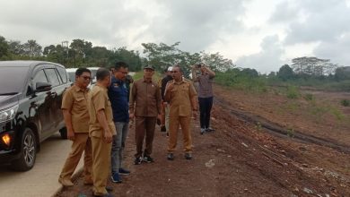Photo of Gelar Uji Petik, Pansus LKPJ Temukan Jalan Rusak dan Terkikis Tambang