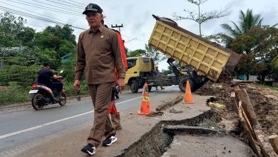Photo of DPRD Kaltim Sidak Ambruknya Jalan Provinsi Karena Galian Pipa Gas di Samboja