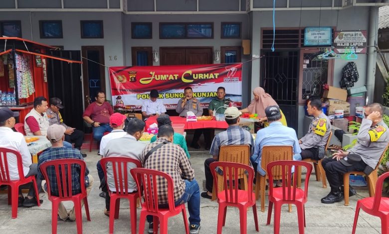 Photo of Akomodir Keluhan Warga, Kapolsek Sungai Kunjang Kembali Gelar Agenda Rutin “Jumat Curhat”