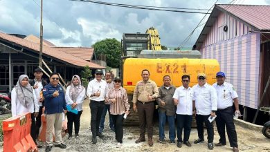 Photo of Monitoring Pembangunan Drainase di Loa Ipuh, Seno Aji Turun Langsung ke Lapangan