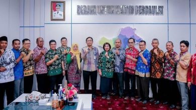 Photo of Upaya Mempermudah Mobilitas, SMAN di Kubar Dapat Bantuan 16 Mobil Oprasional dari Disdikbud Kaltim