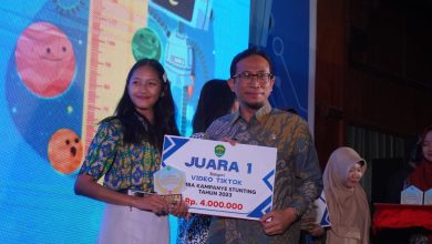 Photo of Raih Penghargaan dari Disdikbud Kaltim, Juara Vidio Tiktok SMA 1 Sendawar Padukan Kearifan Lokal