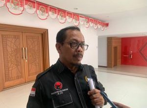 Photo of Soroti Pengelolaan Plastik di TPA, Angkasa Jaya Djoerani memberi perhatihan Khusus di Kecamatan Sambutan dan Bukit Pinang