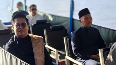 Photo of Pesona Safari Ramadan: Wabup Kukar Rendi Solihin Disambut Pesut Mahakam di Desa Pela