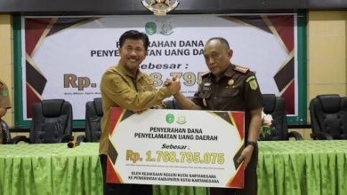 Photo of Kejari Kukar Pulihkan Rp 1,76 Miliar dari Kerugian Negara Akibat Korupsi