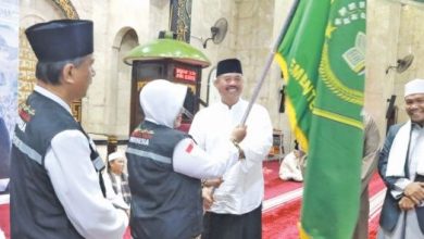 Photo of Pesan Harapan Bupati Kukar Saat Pelepasan Jemaah Haji Tahun 2024