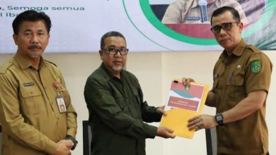 Photo of Dinsos Kukar Gelar Halal Bihalal dan Hormati Purna Tugas Hamly