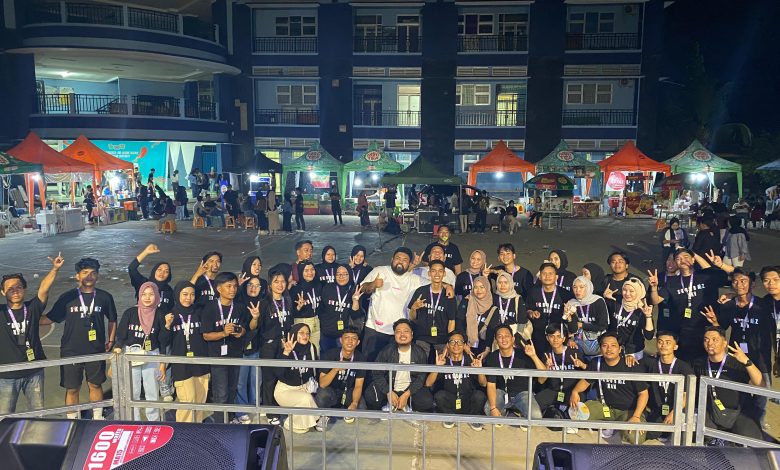 Photo of Berlangsung Meriah SKROBAZ XXV FPIK UNMUL Hadirkan Band Nasional Hingga Libatkan UMKM