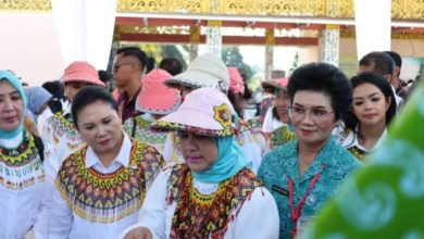 Photo of Ibu Iriana Jokowi Hadiri Kegiatan Pemberian Makanan Tambahan dan Pelatihan Pengolahan Sampah di Kabupaten PPU