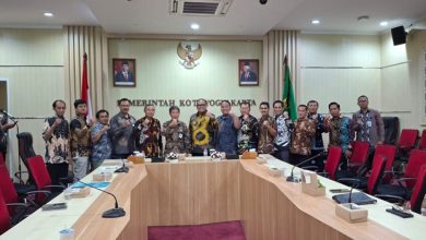 Photo of Pj Bupati PPU Rencanakan Replikasi Aplikasi Jogja Smart Service untuk Transformasi Digital