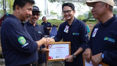 Photo of Tenaga Kesehatan Kukar Terima Penghargaan di Peringatan HKN ke-60