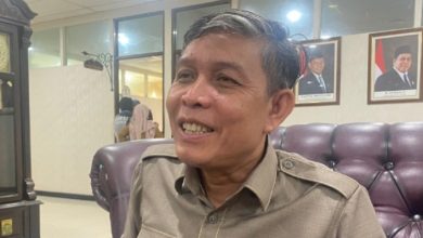 Photo of Thohiron Imbau Sekolah di PPU Hentikan Penjualan Buku