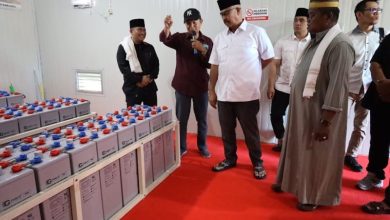 Photo of Terang Kampungku Berlanjut, Edi Damansyah Bawa Listrik ke Desa Tani Baru