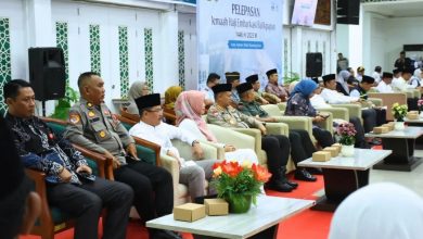 Photo of Pelepasan 360 Jemaah Haji ke Tanah Suci, Darlis Turut Menghadiri