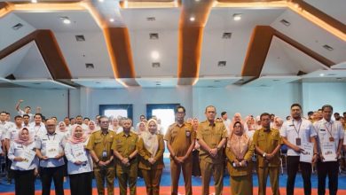Photo of Sejumlah Pegawai Dispora Kaltim Naik Status, Kadrie Oening Tower Dipenuhi Hiruk Pikuk Bahagia
