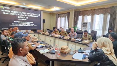 Photo of DPRD Kukar Hadir di Tengah Warga Loa Janan: Bukti Nyata Kepedulian di Saat Bencana