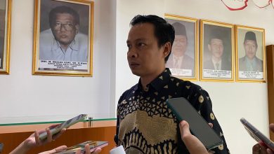 Photo of Pak Ogah di Persimpangan Jalan Samarinda, Anggota Komisi I Tekankan Selektivitas Penertiban