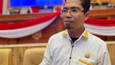 Photo of Ismail Latisi Tegaskan Larangan Jual Beli Buku di Sekolah, Minta Sekolah Patuhi Aturan Pendidikan Gratis