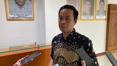 Photo of Dukung Penertiban Parkir Sembarangan, Anggota Komisi I Himbau Kesadaran Masyarakat