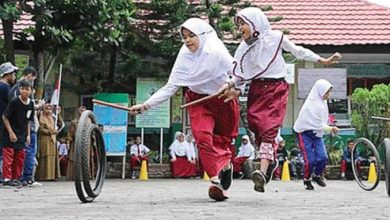 Photo of Sosialisasikan Olahraga Tradisional Ke Sekolah, Dispora Kaltim Lakukan Bermain Di  Lapangan
