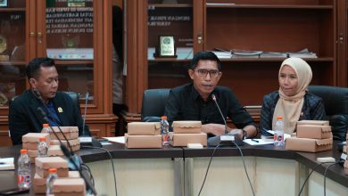 Photo of Junadi Tegaskan DPRD Kukar Hadir untuk Solusi, Bukan Menyalahkan dalam Penanganan Banjir Batuah