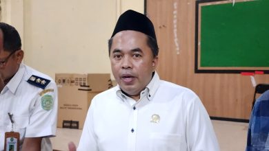 Photo of Ahmad Yani Soroti Jalan Rusak dan Banjir Saat Reses di Purwajaya