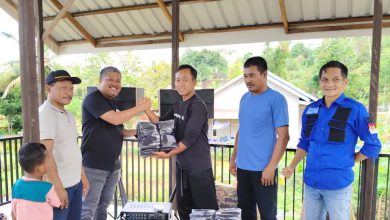 Photo of Fahcruddin Serahkan Bantuan untuk PSHT Rayon Karya Jaya
